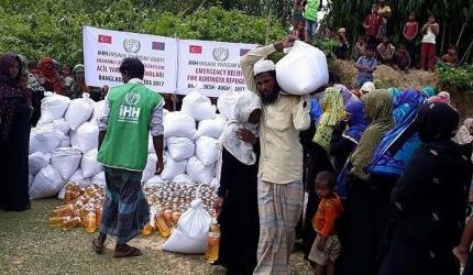 هيئة الإغاثة الإنسانية التركية توصل مساعدات إلى لاجئي الروهينغا في بنغلاديش