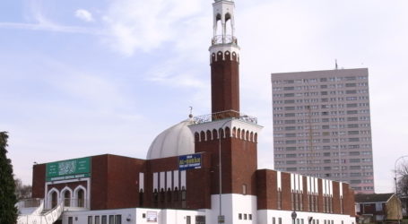 طعن طبيب مسلم أثناء توجهه إلى مسجد في بريطانيا
