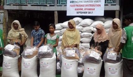 هيئة الإغاثة التركية ترسل مساعدات غذائية لـ3 آلاف مسلم أراكان