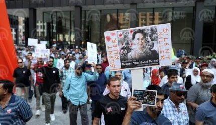 مئات الأشخاص يشاركون مظاهرة احتجاجية في “شيكاغو” الأمريكية ضد مجازر الإبادة بأراكان