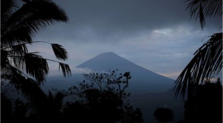 تمديد حالة الطوارئ جراء بركان جبل اجونج