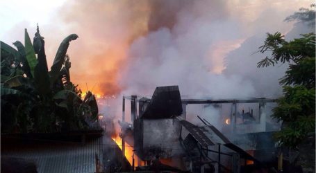 مئات السكان  يفقدون منازلهم جراء الحرائق في جايابورا