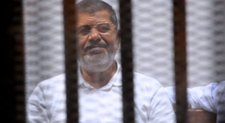 مرسي في جلسة محاكمته: أنا حاضر كالغائب ولم أر دفاعي منذ أشهر