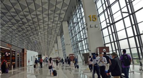 مطار سويكارنو-هاتا يستضيف الموسيقى الحية للترفيه خلال موسم رأس السنة الجديدة