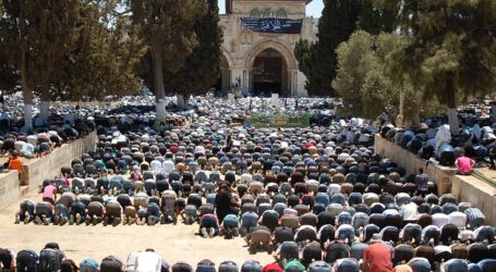 20 ألف فلسطيني يؤدون صلاة الجمعة في المسجد الأقصى