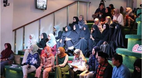 إندونيسيات يطالبن العالم باحترام الحجاب