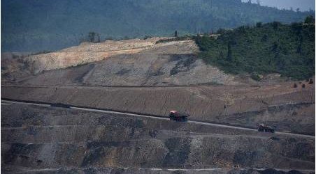 إندونيسيا تنظم سعر الفحم المحلي للحد من تكاليف الكهرباء