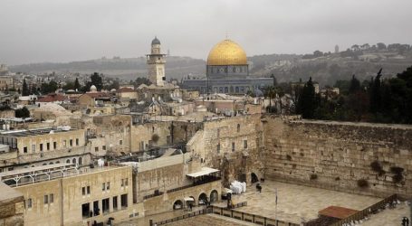مشروع قانون إسرائيلي يسمح بشطب إقامة مواطنين في القدس والجولان