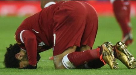 عائض القرني يعلق على سجدة محمد صلاح بعد تسجيل الأهداف بالدوري الانجليزي