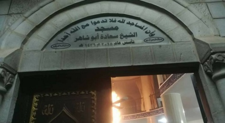 مستوطنون يحرقون مسجدا جنوب نابلس