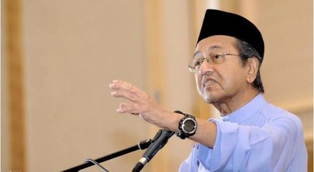 محاضير محمد يحث المسلمين في ماليزيا على التضامن ووضع الخلافات السياسية جانباً