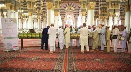 توزيع 35 ألف مصحف على زائري المسجد النبوي