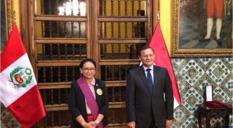 حكومة بيرو تكرم وزيرة الخارجية الاندونيسية ريتنو مارسودي بوسام الاستحقاق