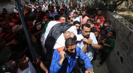 تشييع جثمان فلسطيني استشهد متأثرا بجراحه في مجزرة غزة