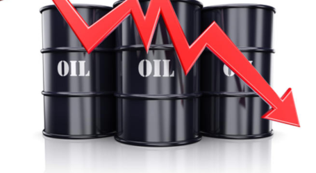 النفط يهبط مع تنامي المعروض الأمريكي والروسي والأنظار على قمة سنغافورة