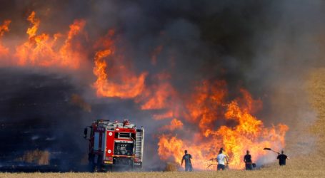 15 حريقًا في “غلاف غزة” وسط تهديدات إسرائيلية للقطاع