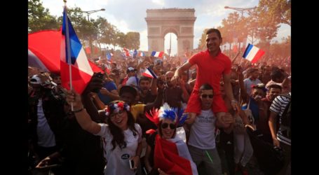 الاحتفالات تجتاح باريس بعد التتويج ومقتل شخصين