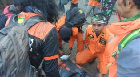 إندونيسيا.. إجلاء 543 سائحا بعد انهيار أرضي في جبل ريجاني
