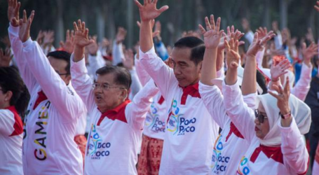 رئيس إندونيسيا يشارك الآلاف في أداء رقصة بوتشو بوتشو