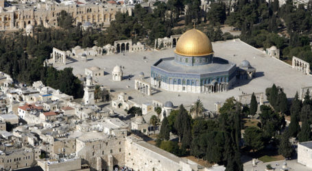 السلطات الإسرائيلية تبعد 13 فلسطينيًا عن المسجد الاقصى