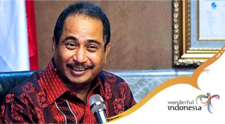 وزير السياحة الإندونيسي عريف يحيى يفوزبجائزة لونلي بلانت