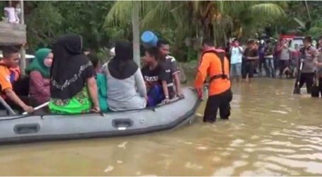 الفيضانات تغرق 4384 منزلا في 44 قرية في رياو جزيرة سومطرة