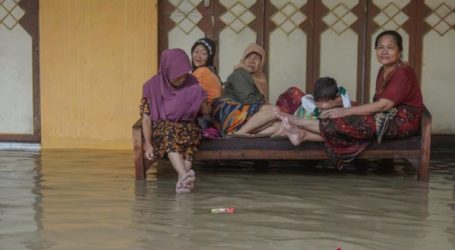 المياه تغمر الآلاف من المنازل في باتانغ وبيكالونجان بجاوة الوسطى