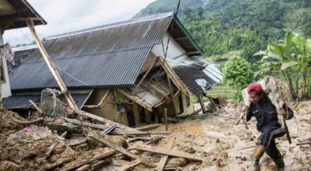 ارتفاع عدد قتلى انهيار الأرضي سوكابومي يصل الى 15 والبحث لا زال مستمر