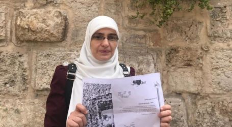 القدس : إبعاد المقدسية هنادي الحلواني عن المسجد الأقصى المبارك لمدة 6 أشهر