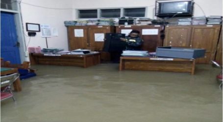 الفيضانات تضرب ثماني مناطق في جونونج كيدول