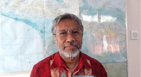 القنصلية الإندونيسية في فانيمو ، بابوا غينيا الجديدة ، تسليم السجين غوستا أدولوف السابق من جايابورا