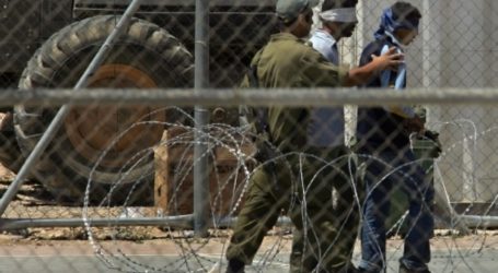 إسرائيل تعتقل أحد حراس المسجد الأقصى لفتحه مصلى باب الرحمة