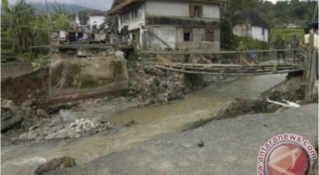 بابوا الغربية : الفيضانات تجتاح ثلاثة منازل في مانوكواري