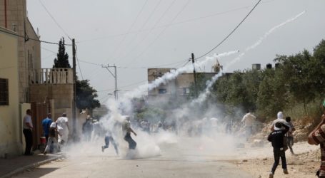 عشرات الاصابات بالاختناق عقب الاحتلال اقتحام شعفاط
