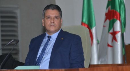 الجزائر: عشرات القيادات بالحزب الحاكم تبارك الحراك وتدعم مطالبه