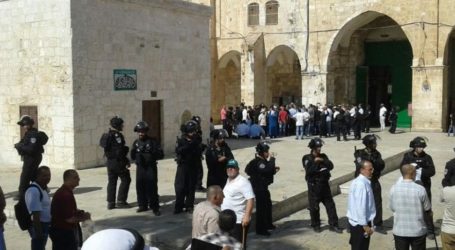 وزير الزراعة الإسرائيلي يقتحم المسجد الأقصى بحماية الأمن