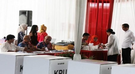 وفاة 270 موظفاً خلال فرزهم الأصوات في الانتخابات الإندونيسية