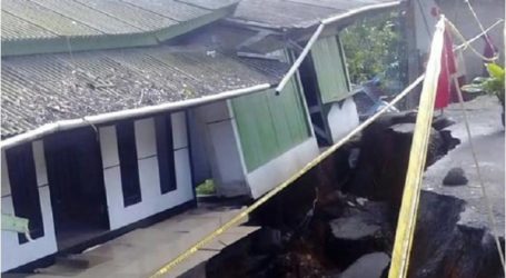 مسؤول :68 كارثة طبيعية تضرب منطقة سوكابومي في منطقة جاوة الغربية في أبريل / نيسان