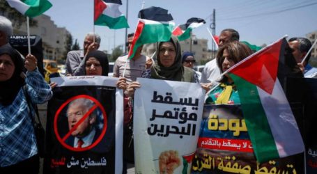فلسطينيو الضفة ينظمون مسيرات رفضا لمؤتمر البحرين