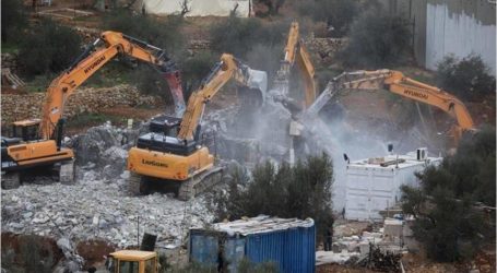 إسرائيل تهدم منشآت فلسطينية جنوبي الضفة الغربية