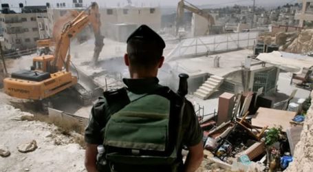 حماس” و”الجهاد” تنددان بهدم الاحتلال منازل في القدس