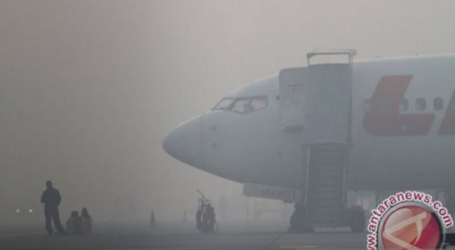 الضباب الدخاني الكثيف يعطل جداول الرحلات الجوية لمطار بالانغكا رايا