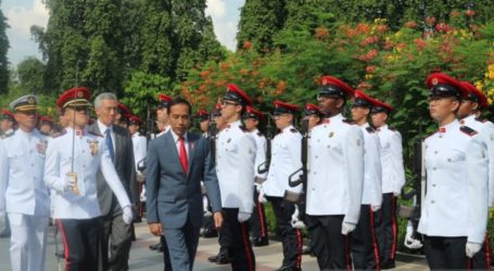 الرئيس ويدودو يلتقي برئيس وزراء سنغافورة لونغ
