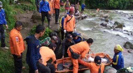 سقوط حافلة في واد في جنوب سومطرة ، ومقتل 24 راكبا