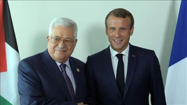 محمود عباس يلتقي نظيره الفرنسي في رام الله