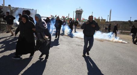 إصابة عشرات الفلسطينيين بمواجهات مع الجيش الإسرائيلي وسط الضفة