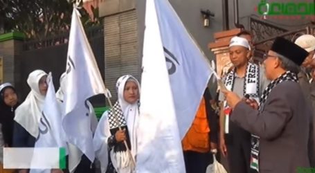 مسلمات إندونيسيات يشاركن في مسيرة أحب الأقصى المبارك