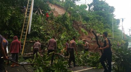 مصرع شخصين جراء انهيارأرضي في طريق الأبطال في مانوكواري بابوا الغربية