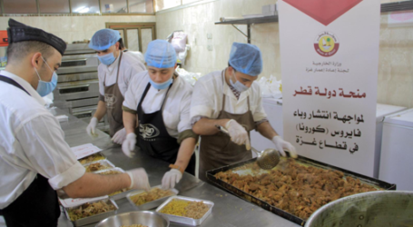 غزة.. قطر تقدم وجبات طعام للفلسطينيين بمراكز الحجر