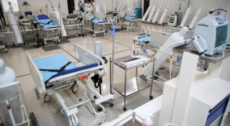 وزير الصحة يسلم أكثر من 1000 مجموعة اختبار سريع لمستشفى الطوارئ في كيمايوران